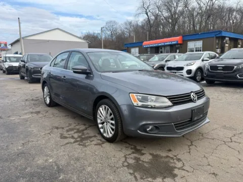 Another view of 2014 Volkswagen Jetta 1.8T SEL Sedan 4D for sale in Chillicothe, OH at Instant Auto Sales Chillicothe