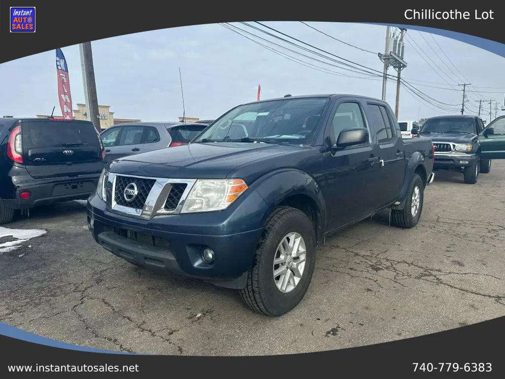 Blue 2015 Nissan Frontier Crew Cab SV Pickup 4D 5 ft for sale in Chillicothe, OH