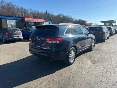 Another view of 2018 Kia Sorento LX Sport Utility 4D for sale in Chillicothe, OH at Instant Auto Sales Chillicothe
