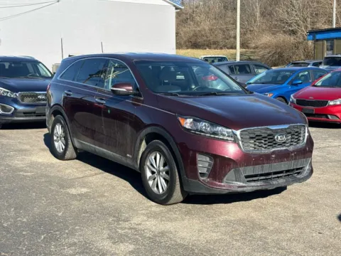 Another view of 2019 Kia Sorento LX Sport Utility 4D for sale in Chillicothe, OH at Instant Auto Sales Chillicothe