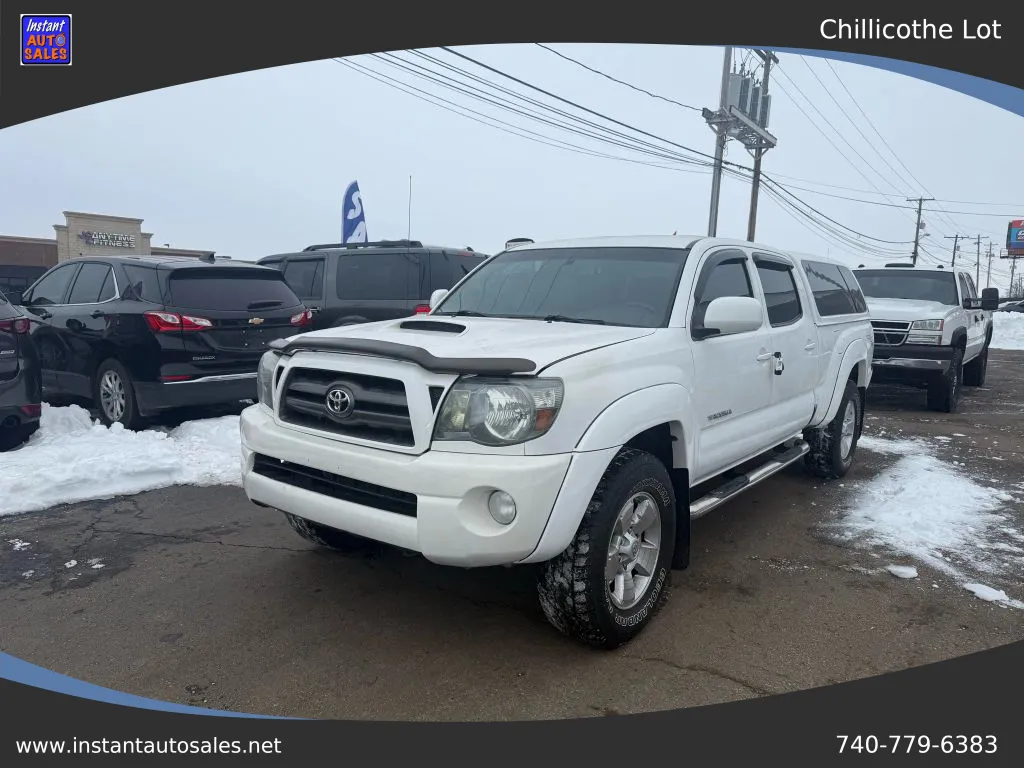 White 2009 Toyota Tacoma Double Cab Pickup 4D 6 ft for sale in Chillicothe, OH