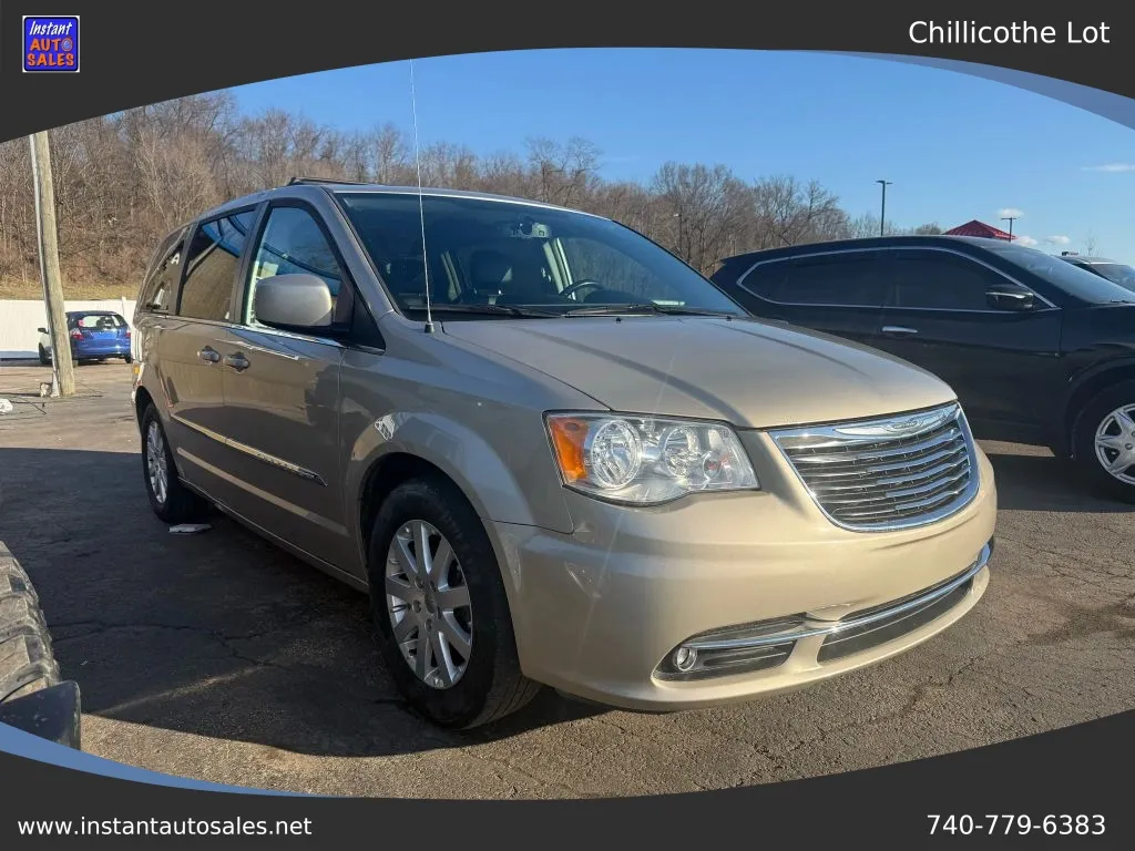 2016 Chrysler Town & Country Touring Minivan 4D for sale in Chillicothe, OH