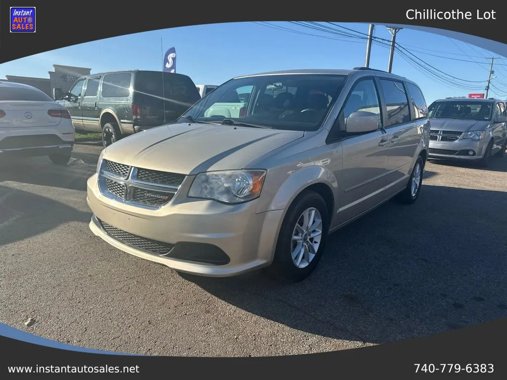 Gold 2014 Dodge Grand Caravan Passenger SXT Minivan 4D for sale in Chillicothe, OH