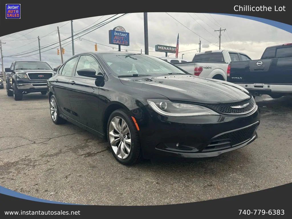 Black 2015 Chrysler 200 S Sedan 4D for sale in Chillicothe, OH