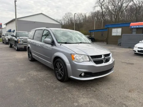 Another view of 2017 Dodge Grand Caravan Passenger SXT Minivan 4D for sale in Chillicothe, OH at Instant Auto Sales Chillicothe
