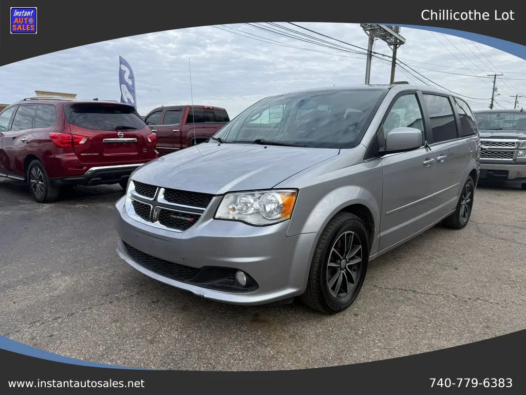 Silver 2017 Dodge Grand Caravan Passenger SXT Minivan 4D for sale in Chillicothe, OH