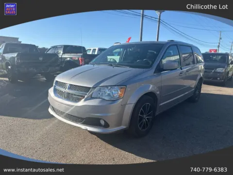 Silver 2017 Dodge Grand Caravan Passenger SXT Minivan 4D for sale in Chillicothe, OH