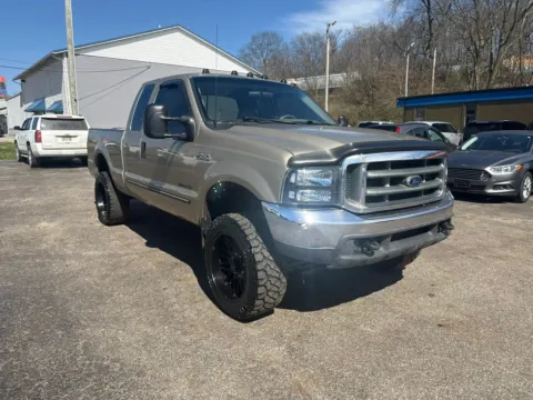 Another view of 2000 Ford F250 Super Duty Super Cab Short Bed for sale in Chillicothe, OH at Instant Auto Sales Chillicothe