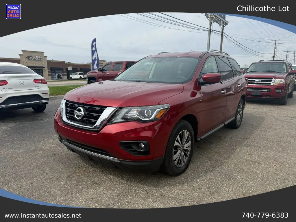 Red 2018 Nissan Pathfinder SV Sport Utility 4D for sale in Chillicothe, OH