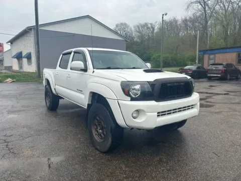 Another view of 2009 Toyota Tacoma Double Cab Pickup 4D 5 ft for sale in Chillicothe, OH at Instant Auto Sales Chillicothe