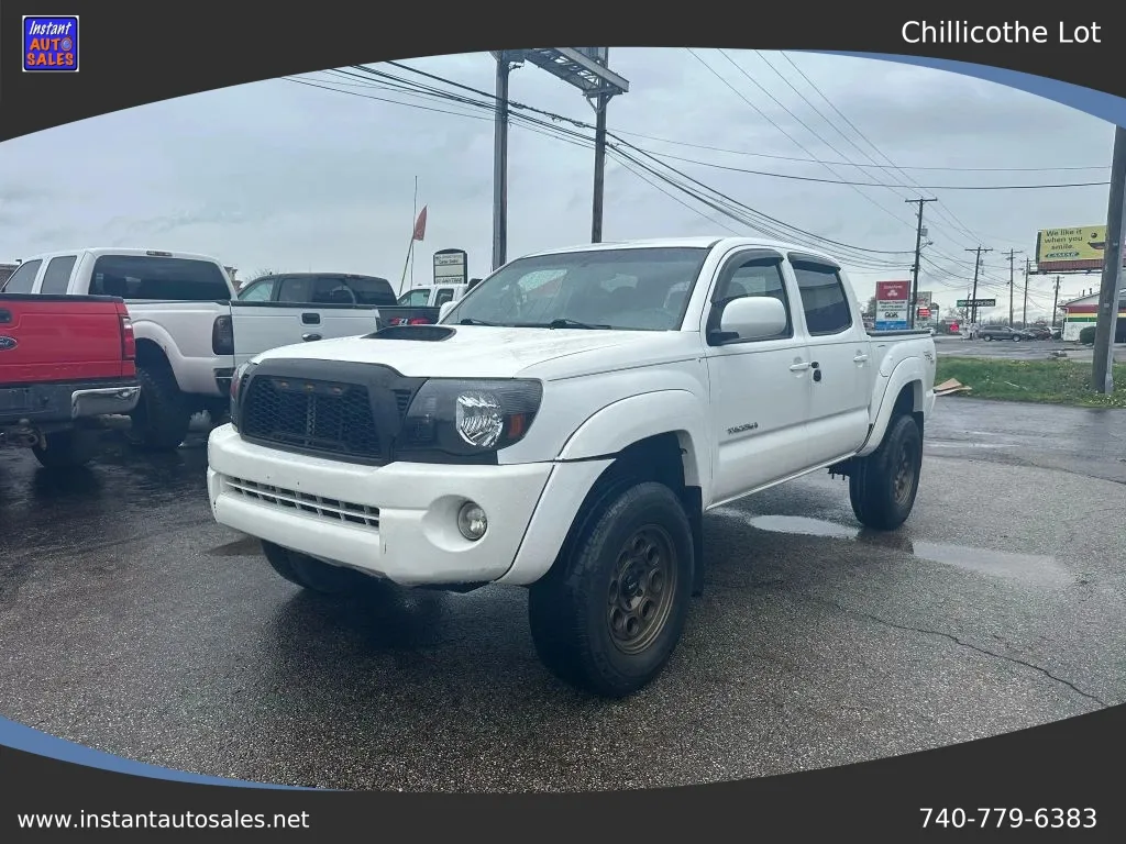 White 2009 Toyota Tacoma Double Cab Pickup 4D 5 ft for sale in Chillicothe, OH