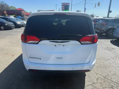 More photos of 2019 Chrysler Pacifica Touring L Minivan 4D at Instant Auto Sales Chillicothe, OH