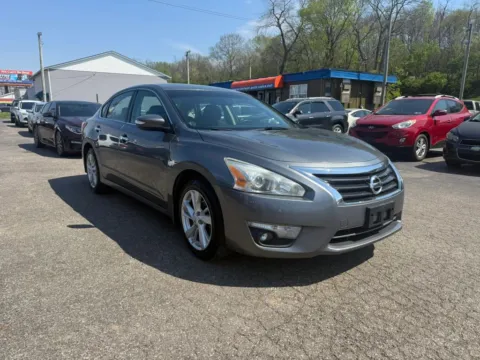 Another view of 2015 Nissan Altima 2.5 SV Sedan 4D for sale in Chillicothe, OH at Instant Auto Sales Chillicothe