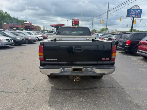More photos of 2000 GMC Sierra 2500 HD Extended Cab Long Bed at Instant Auto Sales Chillicothe, OH