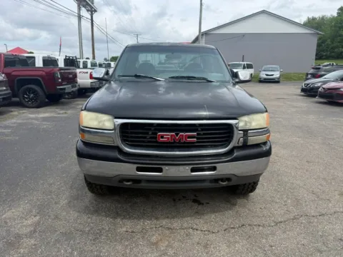 Photos of 2000 GMC Sierra 2500 HD Extended Cab Long Bed for sale in Chillicothe, OH at Instant Auto Sales Chillicothe