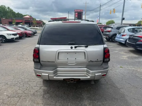 More photos of 2004 Chevrolet Trailblazer LS Sport Utility 4D at Instant Auto Sales Chillicothe, OH