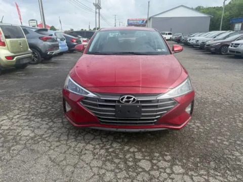 Photos of 2020 Hyundai Elantra SE Sedan 4D for sale in Chillicothe, OH at Instant Auto Sales Chillicothe