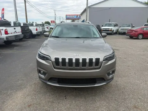 Photos of 2019 Jeep Cherokee Limited Sport Utility 4D for sale in Chillicothe, OH at Instant Auto Sales Chillicothe