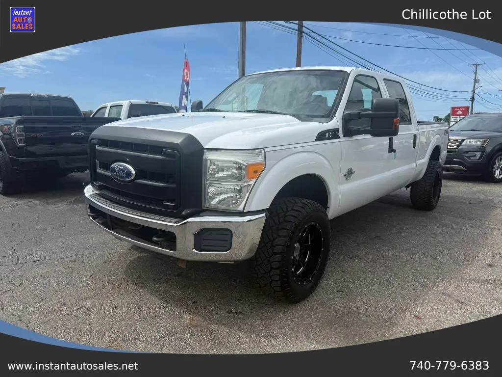 White 2012 Ford F350 Super Duty Crew Cab XL Pickup 4D 8 ft for sale in Chillicothe, OH