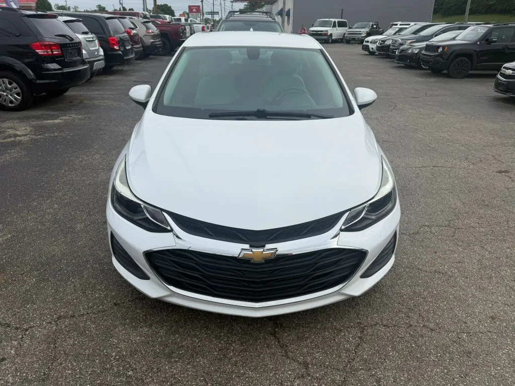 White 2019 Chevrolet Cruze LT Hatchback 4D for sale in Chillicothe, OH