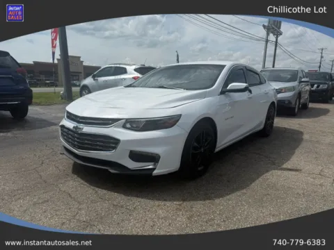 White 2018 Chevrolet Malibu LT Sedan 4D for sale in Chillicothe, OH
