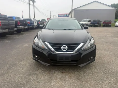 Photos of 2017 Nissan Altima 2.5 SL (2017.5) Sedan 4D for sale in Chillicothe, OH at Instant Auto Sales Chillicothe