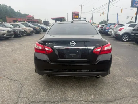 More photos of 2017 Nissan Altima 2.5 SL (2017.5) Sedan 4D at Instant Auto Sales Chillicothe, OH