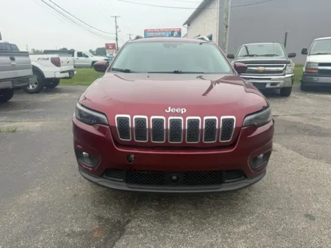 Photos of 2021 Jeep Cherokee Latitude Lux Sport Utility 4D for sale in Chillicothe, OH at Instant Auto Sales Chillicothe