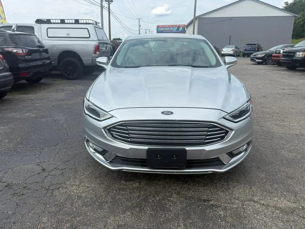 Ford Fusion photo 2