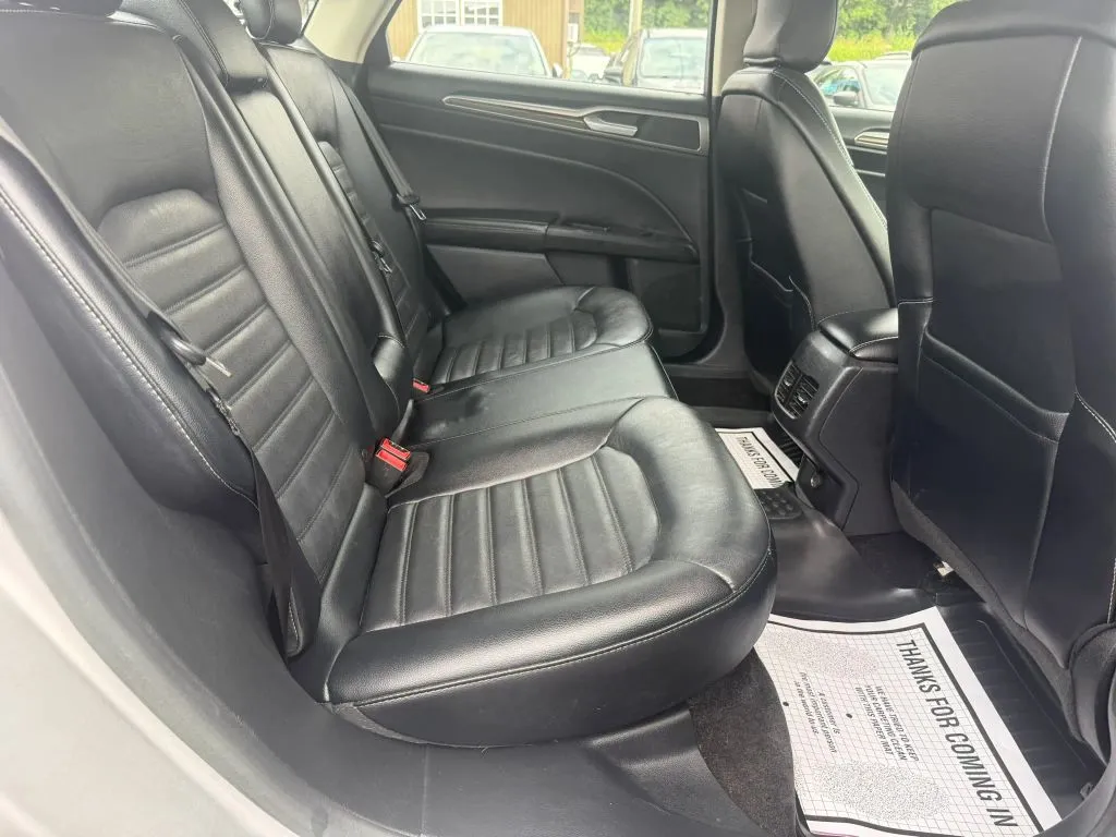 Ford Fusion photo 9