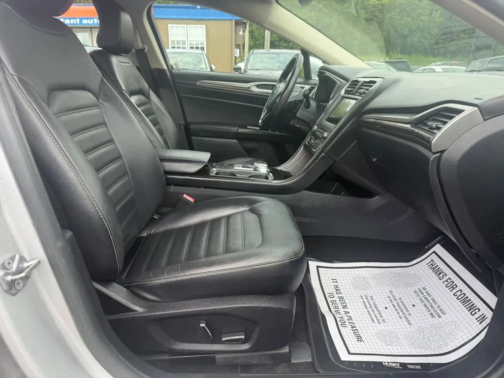 Ford Fusion photo 8