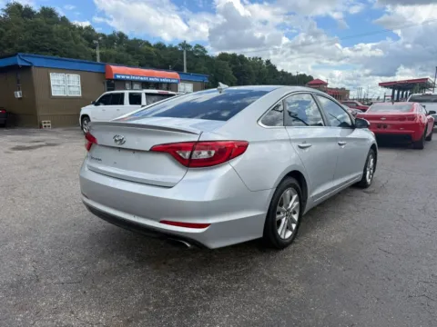 More photos of 2017 Hyundai Sonata SE Sedan 4D at Instant Auto Sales Chillicothe, OH