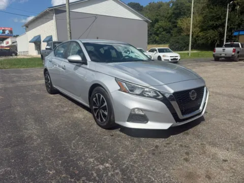 Another view of 2020 Nissan Altima 2.5 S Sedan 4D for sale in Chillicothe, OH at Instant Auto Sales Chillicothe