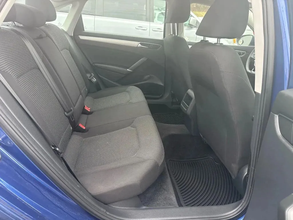 Volkswagen Passat photo 9