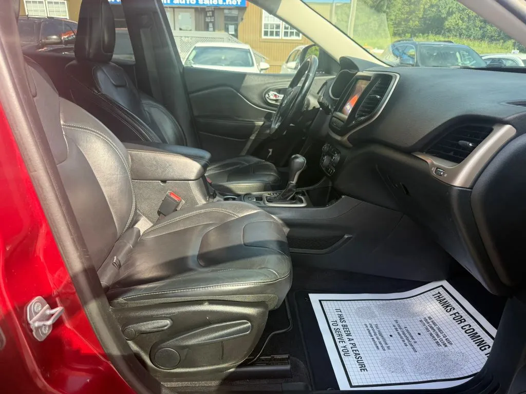 Jeep Cherokee photo 8