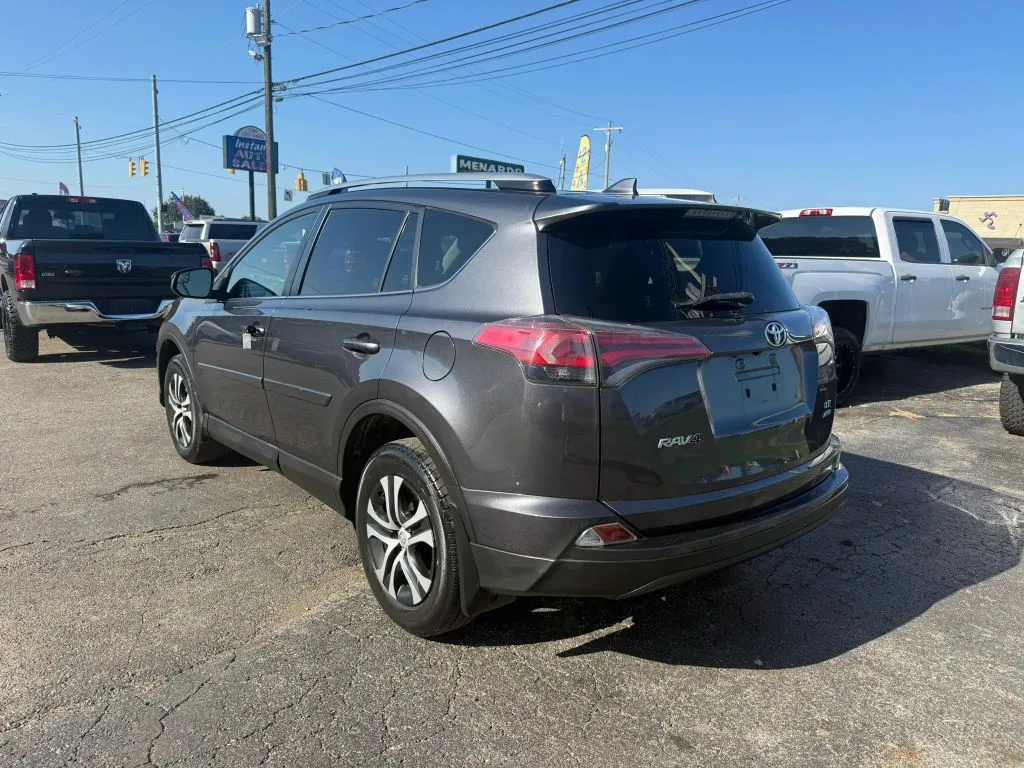 Toyota RAV4 photo 6