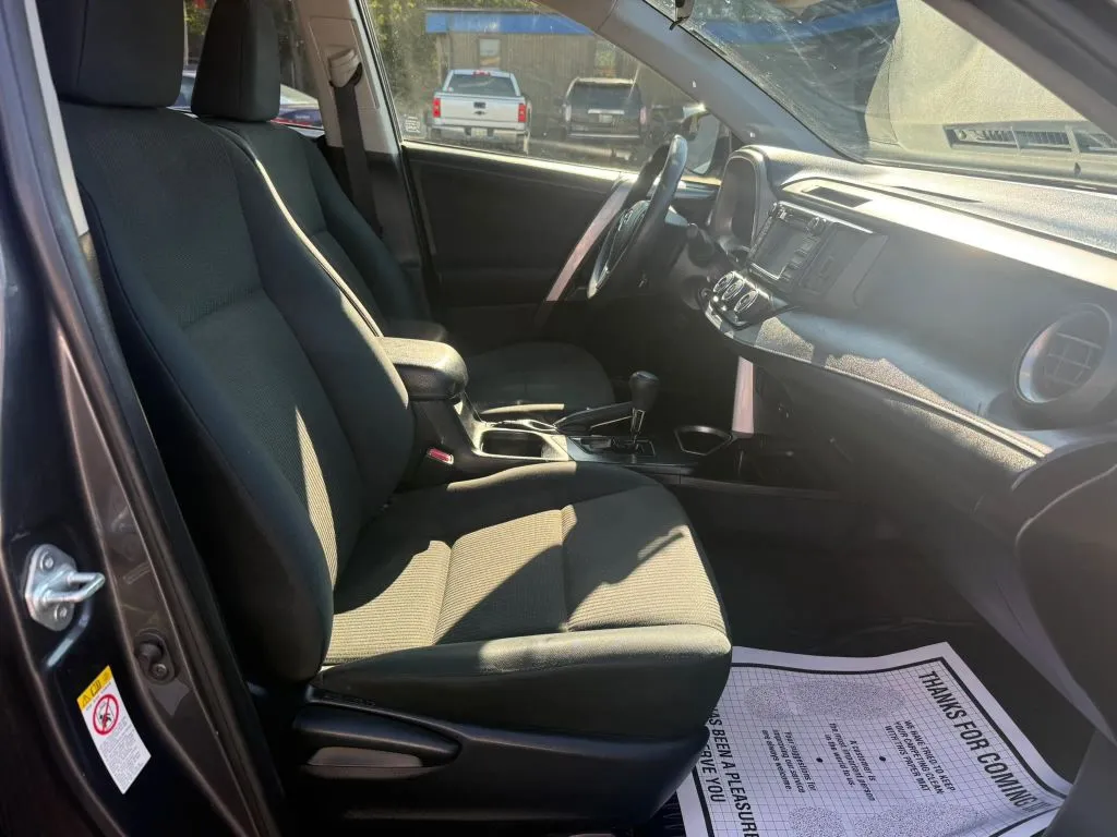Toyota RAV4 photo 8