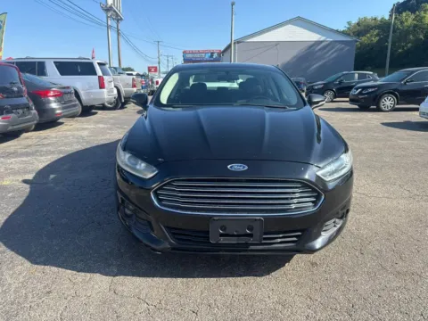 Photos of 2014 Ford Fusion SE Sedan 4D for sale in Chillicothe, OH at Instant Auto Sales Chillicothe