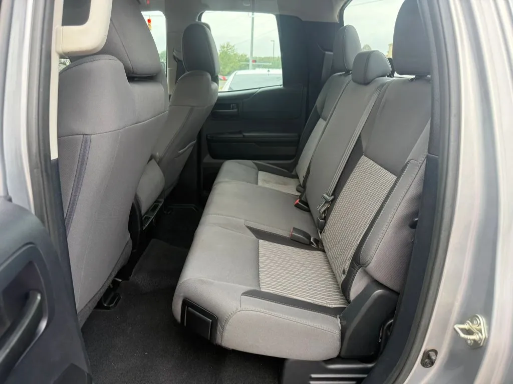 Toyota Tundra photo 8