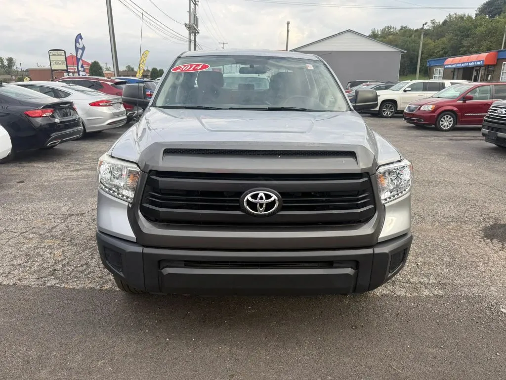 Toyota Tundra photo 2