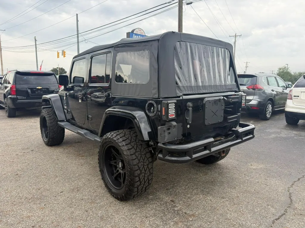 Jeep Wrangler photo 6