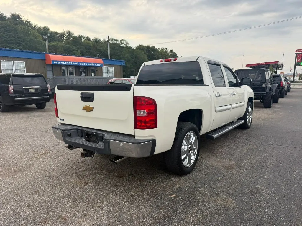 Chevrolet Silverado photo 4
