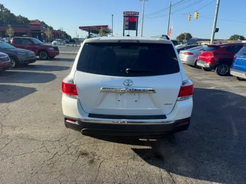 More photos of 2012 Toyota Highlander Limited Sport Utility 4D at Instant Auto Sales Chillicothe, OH