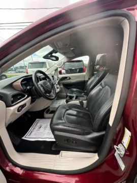 More photos of 2017 Chrysler Pacifica Touring-L Minivan 4D at Instant Auto Sales Chillicothe, OH