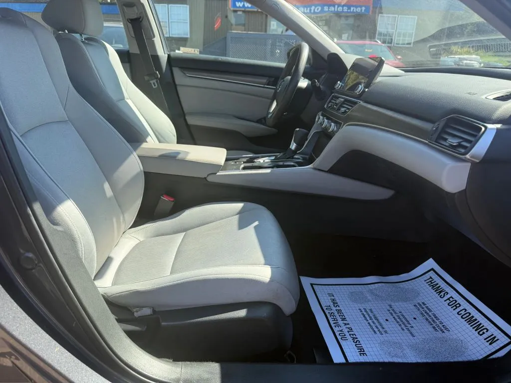 Honda Accord photo 9