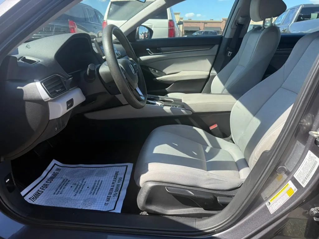 Honda Accord photo 8