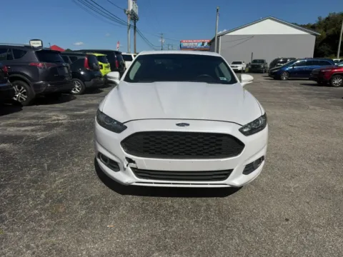 Photos of 2014 Ford Fusion SE Sedan 4D for sale in Chillicothe, OH at Instant Auto Sales Chillicothe