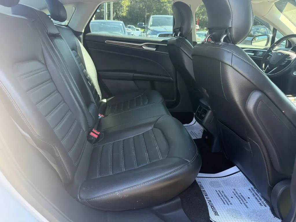 Ford Fusion photo 9