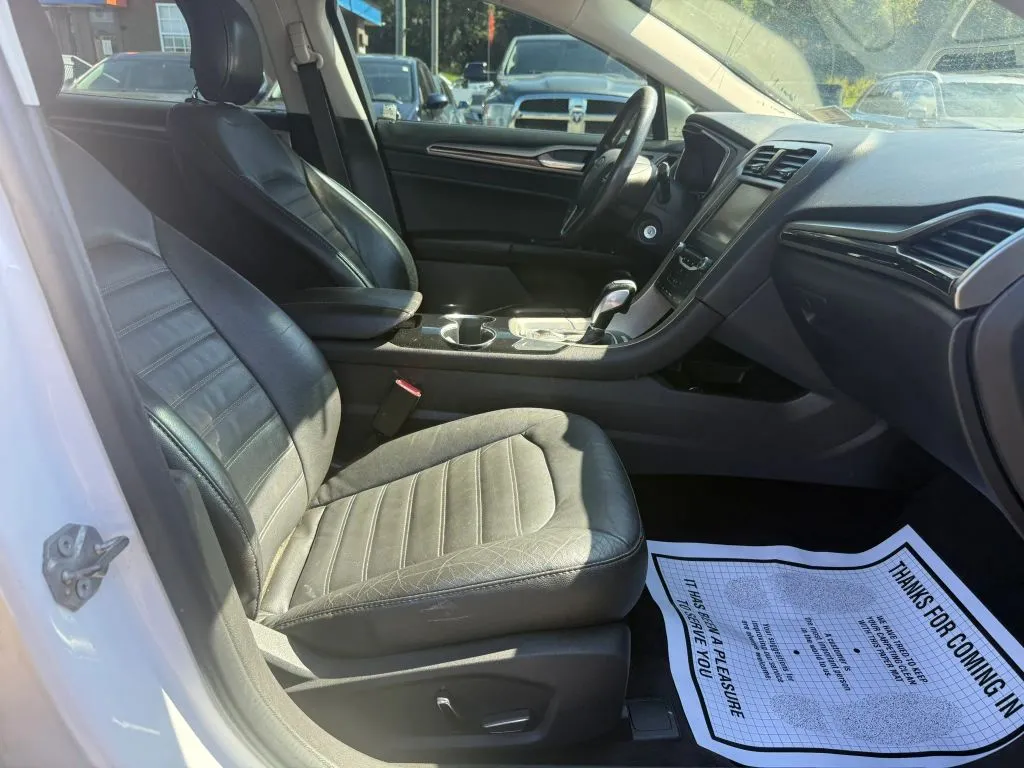 Ford Fusion photo 8