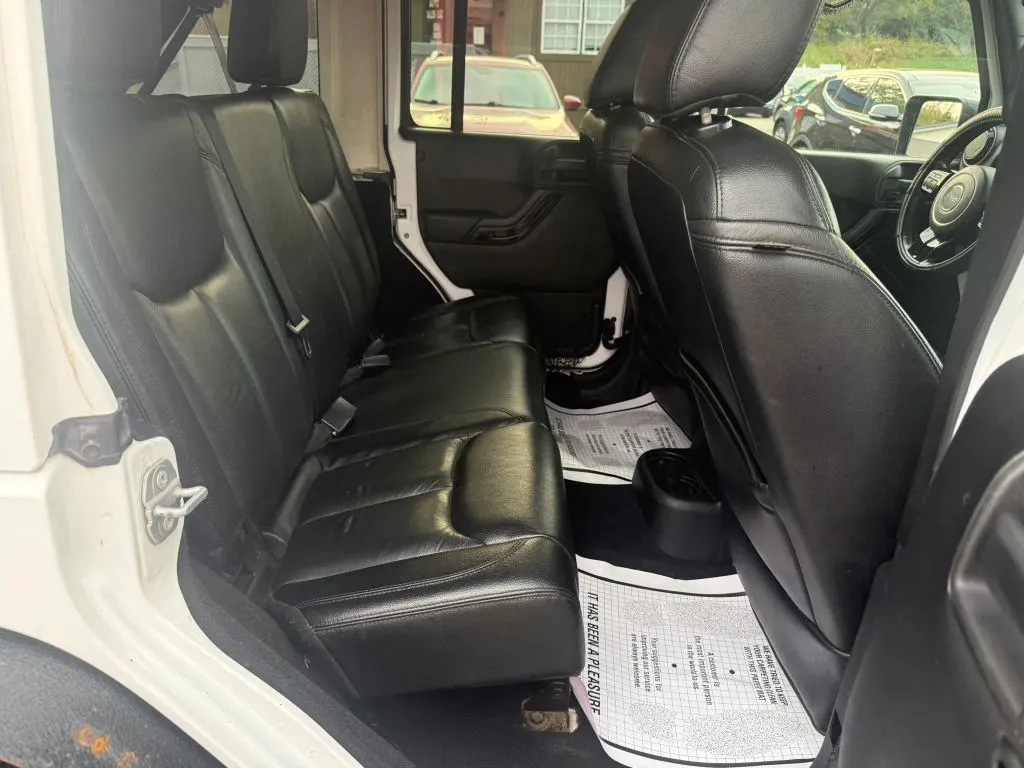 Jeep Wrangler photo 9